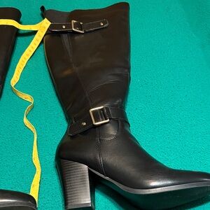 Chic Black Heeled Boots with Buckle Accents